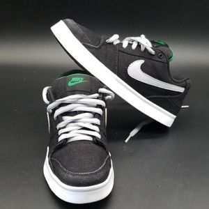 nike ruckus low